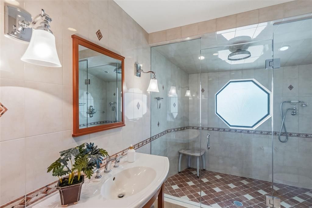 For Sale: $1,100,000 (3 beds, 2 baths, 2820 Square Feet)