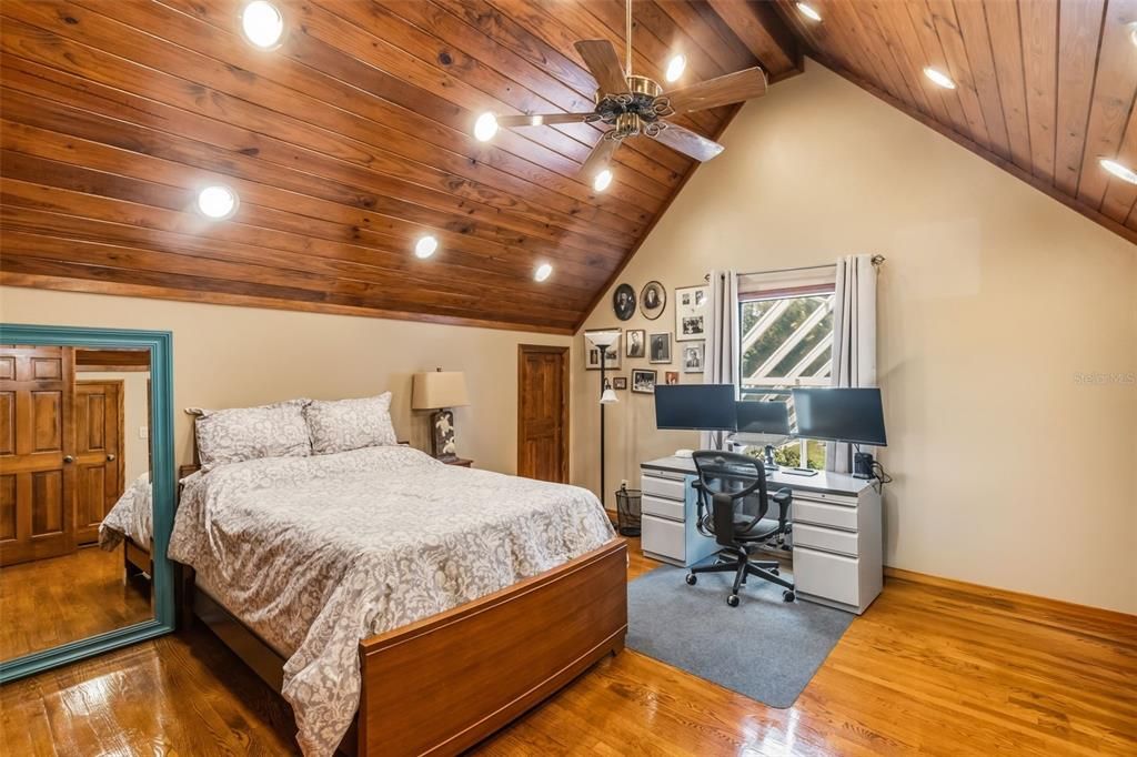 For Sale: $1,100,000 (3 beds, 2 baths, 2820 Square Feet)