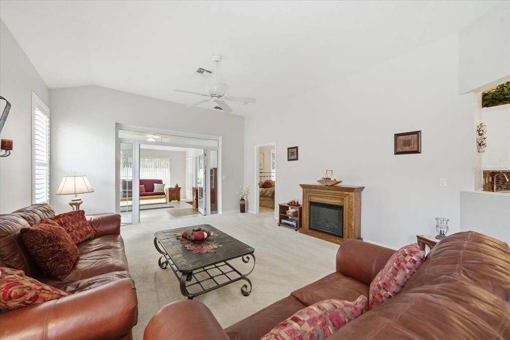 For Sale: $270,000 (2 beds, 2 baths, 1629 Square Feet)