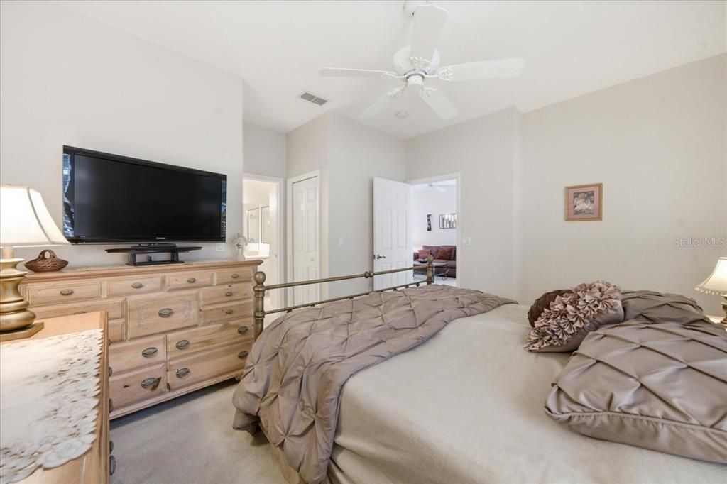 For Sale: $270,000 (2 beds, 2 baths, 1629 Square Feet)
