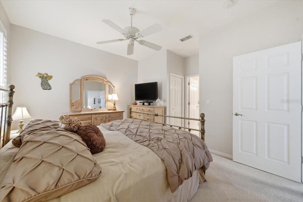 For Sale: $270,000 (2 beds, 2 baths, 1629 Square Feet)