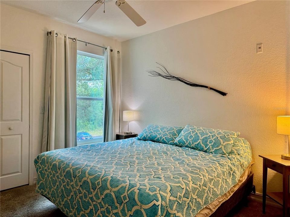 Activo con contrato: $236,000 (4 camas, 2 baños, 1377 Pies cuadrados)