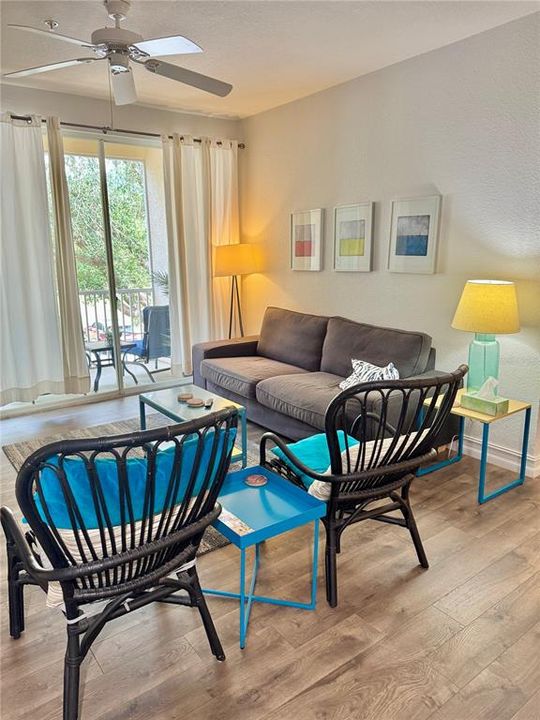 Activo con contrato: $236,000 (4 camas, 2 baños, 1377 Pies cuadrados)
