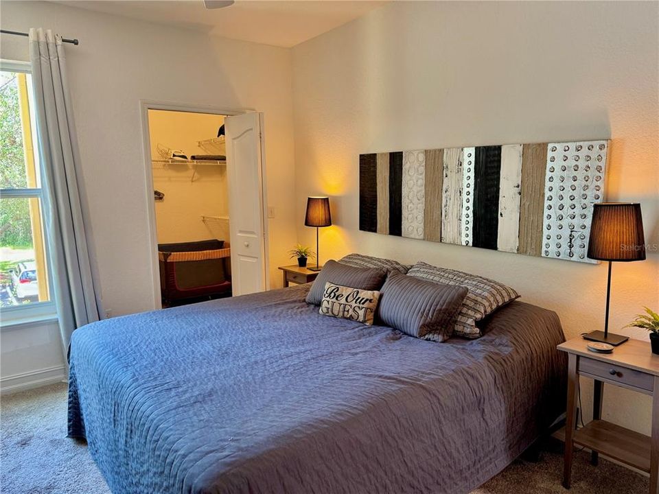 Activo con contrato: $236,000 (4 camas, 2 baños, 1377 Pies cuadrados)