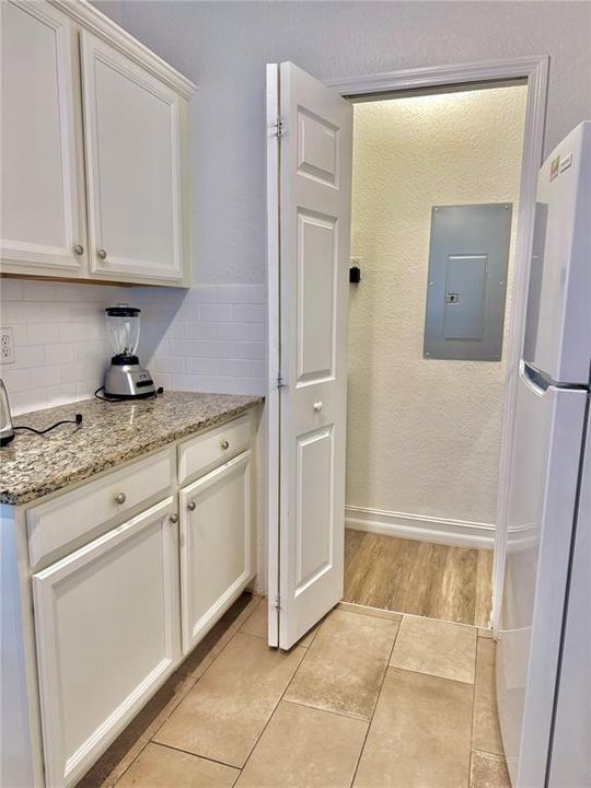 Activo con contrato: $236,000 (4 camas, 2 baños, 1377 Pies cuadrados)