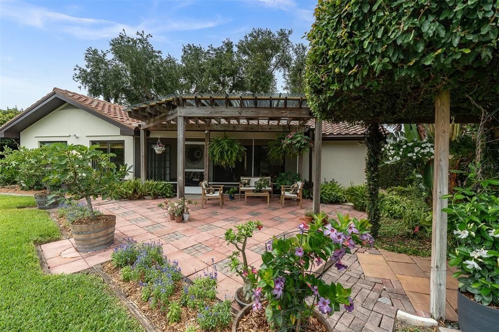 For Sale: $589,000 (3 beds, 2 baths, 1756 Square Feet)