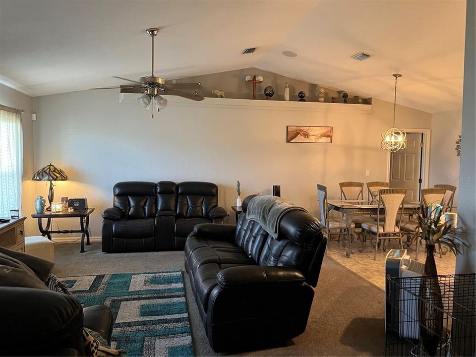 En Venta: $240,000 (3 camas, 2 baños, 1615 Pies cuadrados)