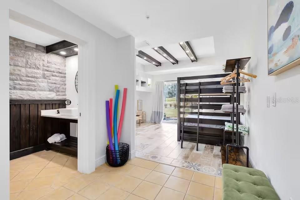 For Sale: $467,500 (3 beds, 3 baths, 2124 Square Feet)