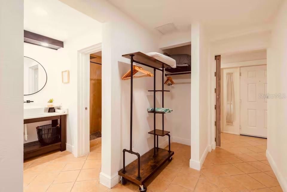 For Sale: $467,500 (3 beds, 3 baths, 2124 Square Feet)