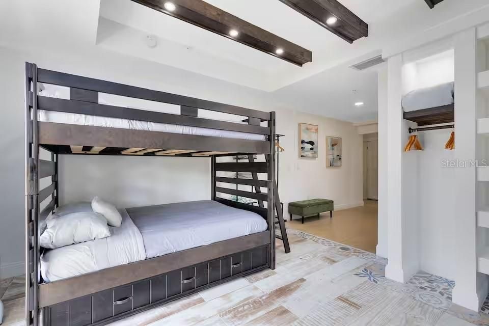 For Sale: $467,500 (3 beds, 3 baths, 2124 Square Feet)