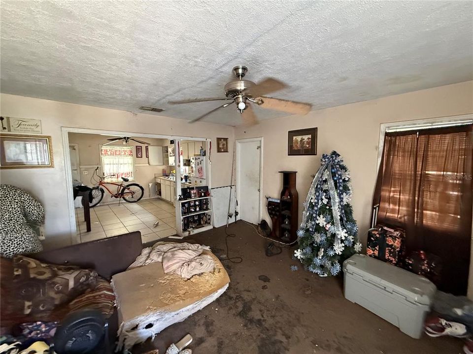 En Venta: $132,900 (3 camas, 1 baños, 920 Pies cuadrados)