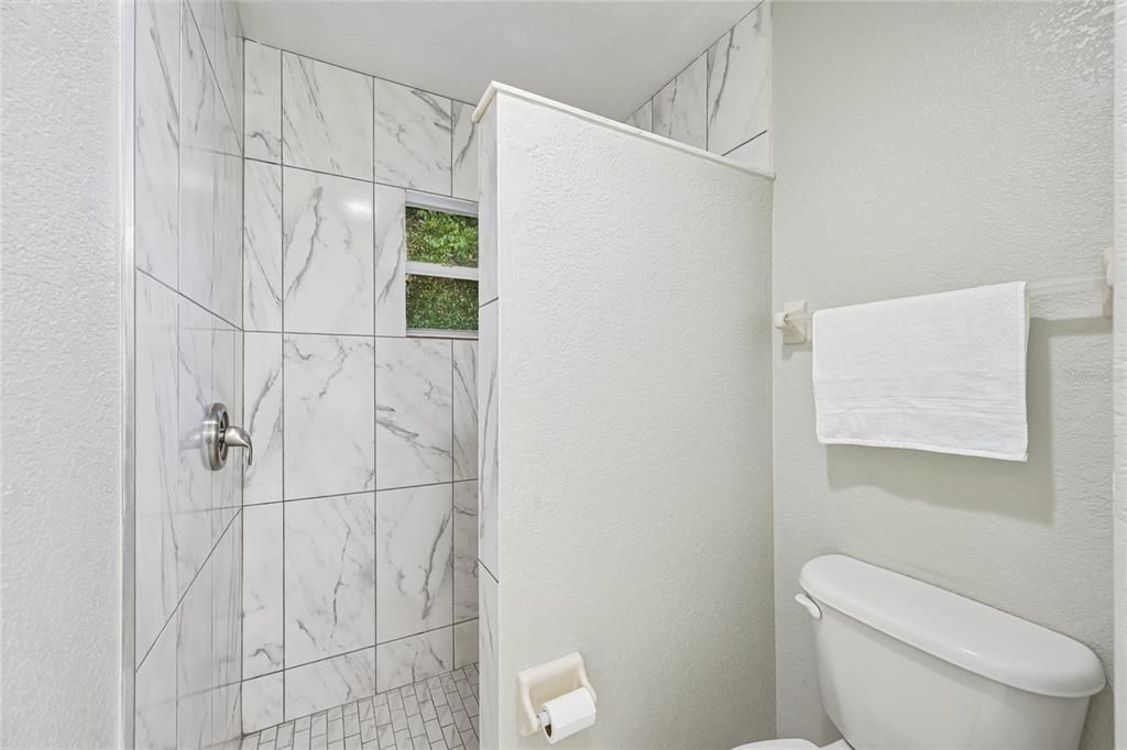 Activo con contrato: $450,000 (3 camas, 2 baños, 1728 Pies cuadrados)