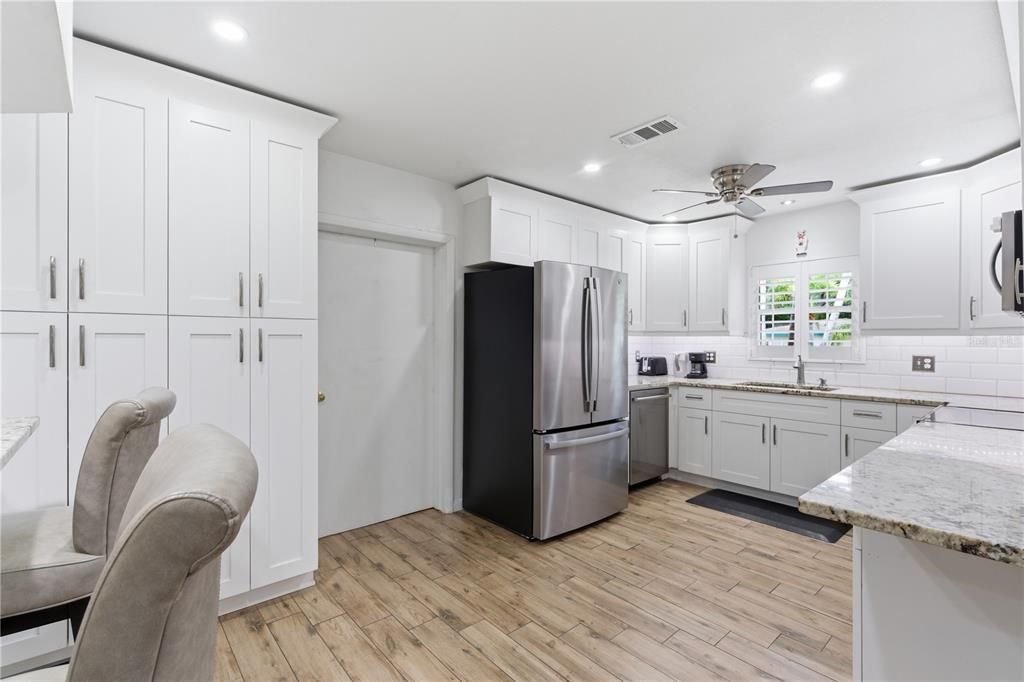 En Venta: $550,000 (2 camas, 2 baños, 1364 Pies cuadrados)
