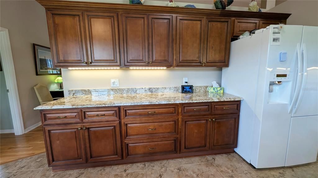 На продажу: $239,900 (3 спален, 2 ванн, 1772 Квадратных фут)