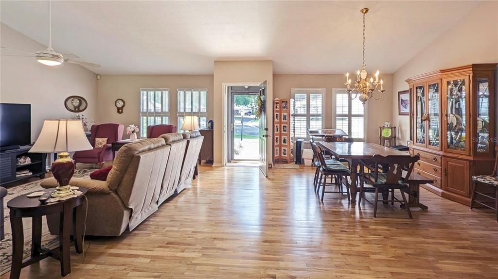 На продажу: $239,900 (3 спален, 2 ванн, 1772 Квадратных фут)