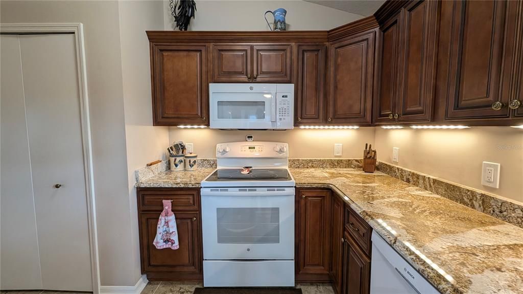 На продажу: $239,900 (3 спален, 2 ванн, 1772 Квадратных фут)