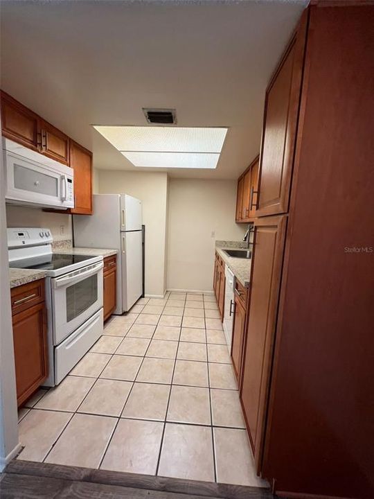 В аренду: $1,550 (2 спален, 1 ванн, 860 Квадратных фут)