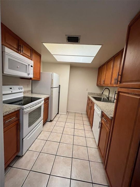 В аренду: $1,550 (2 спален, 1 ванн, 860 Квадратных фут)