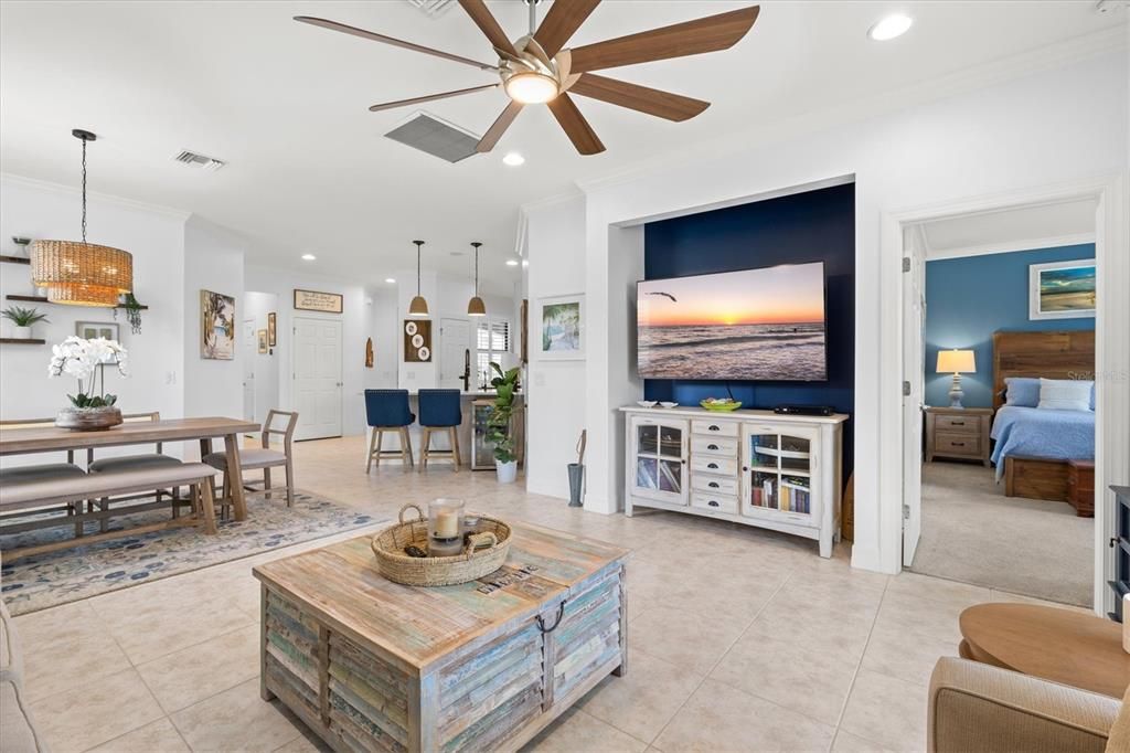 For Sale: $419,900 (2 beds, 2 baths, 1608 Square Feet)