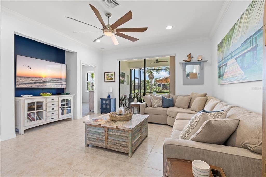 For Sale: $419,900 (2 beds, 2 baths, 1608 Square Feet)