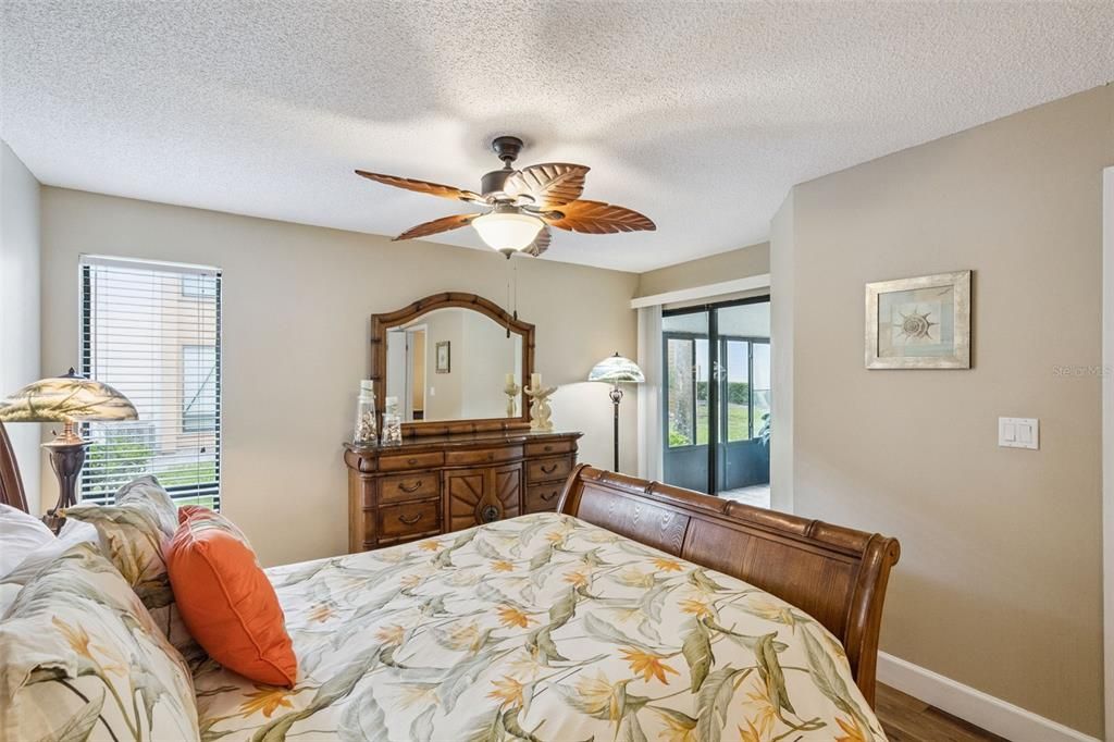 For Sale: $240,000 (2 beds, 2 baths, 1026 Square Feet)