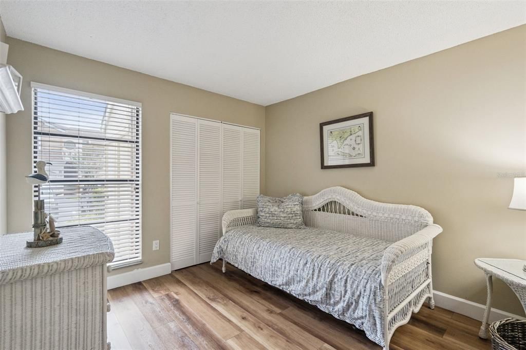For Sale: $240,000 (2 beds, 2 baths, 1026 Square Feet)