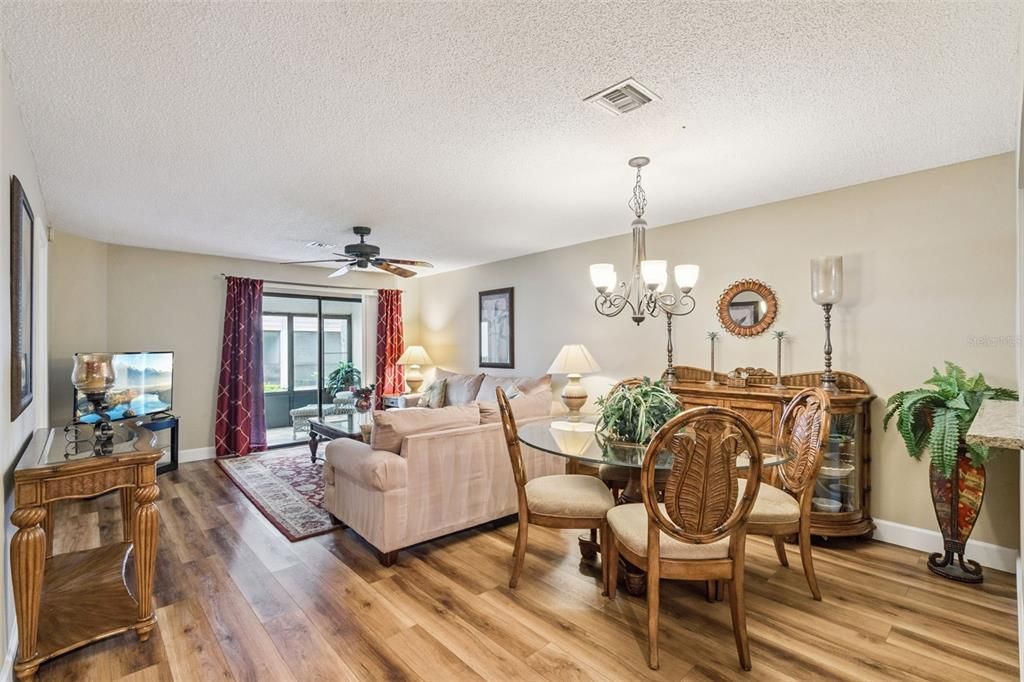For Sale: $240,000 (2 beds, 2 baths, 1026 Square Feet)