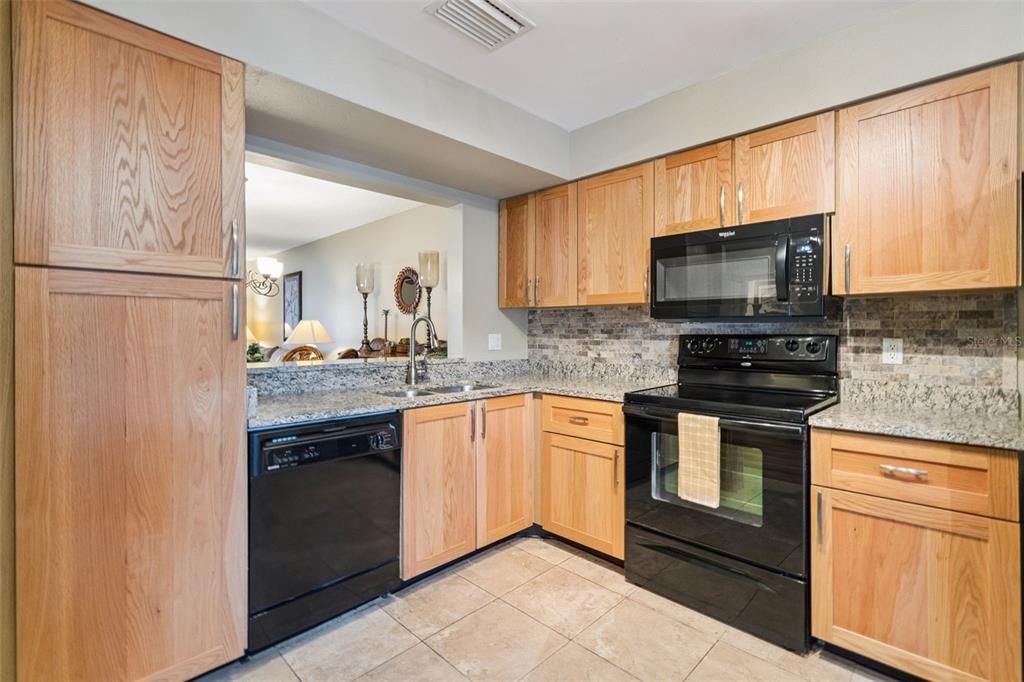 For Sale: $240,000 (2 beds, 2 baths, 1026 Square Feet)