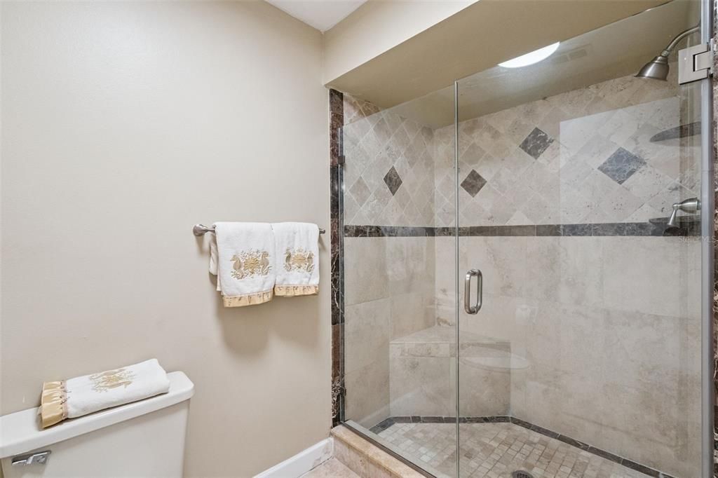 For Sale: $240,000 (2 beds, 2 baths, 1026 Square Feet)