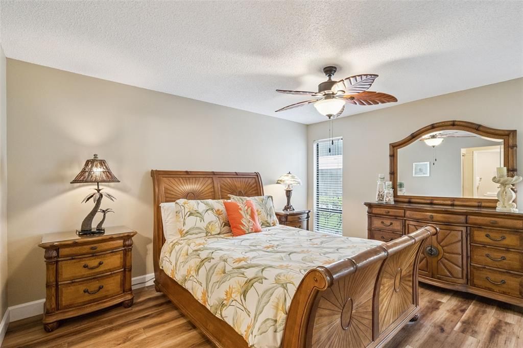 For Sale: $240,000 (2 beds, 2 baths, 1026 Square Feet)