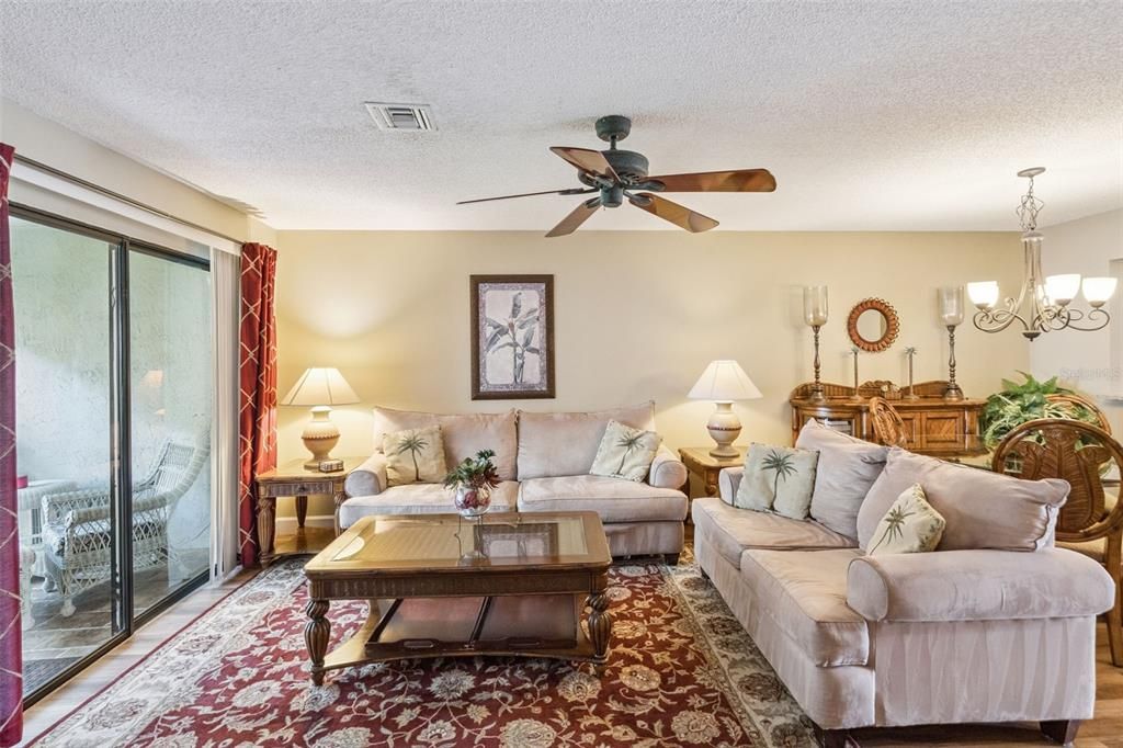 For Sale: $240,000 (2 beds, 2 baths, 1026 Square Feet)