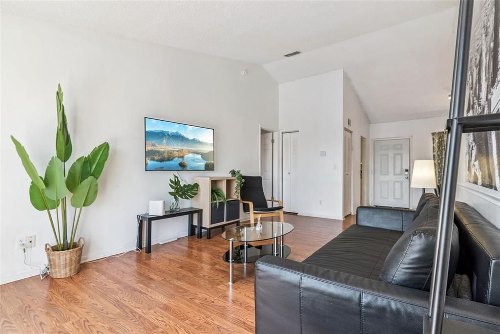 Activo con contrato: $129,000 (2 camas, 2 baños, 1008 Pies cuadrados)