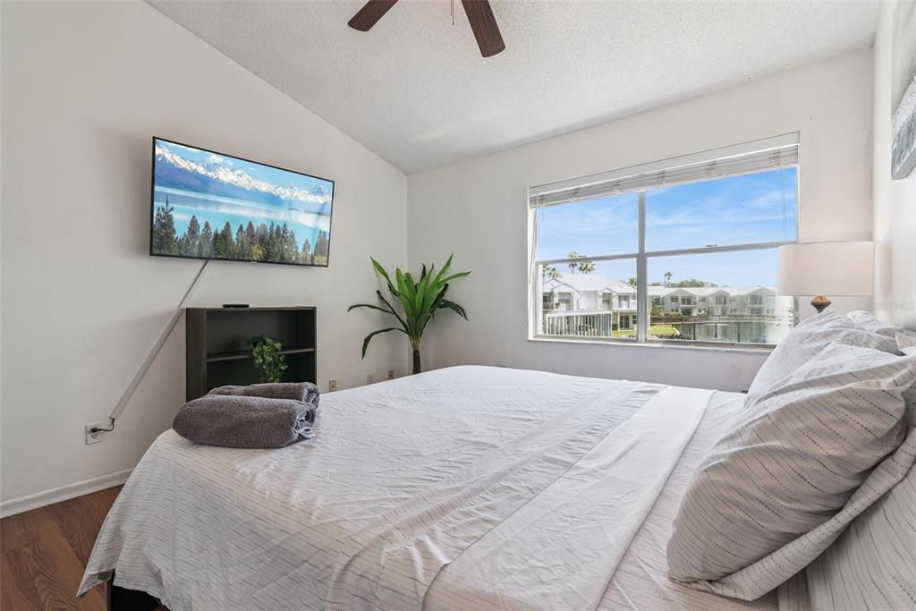 Activo con contrato: $129,000 (2 camas, 2 baños, 1008 Pies cuadrados)