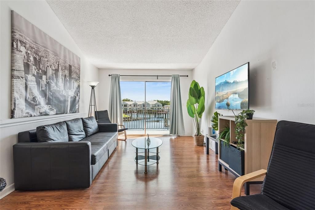 Activo con contrato: $129,000 (2 camas, 2 baños, 1008 Pies cuadrados)