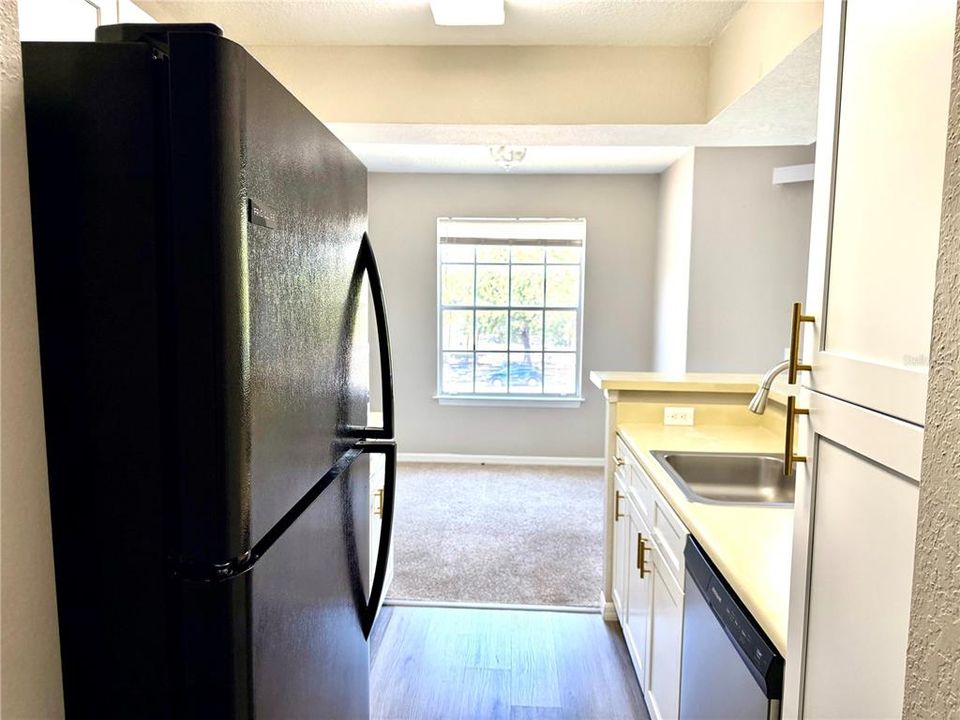 For Sale: $130,000 (1 beds, 1 baths, 673 Square Feet)