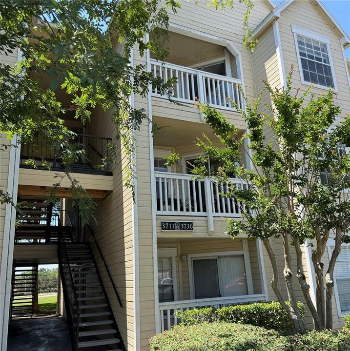 For Sale: $130,000 (1 beds, 1 baths, 673 Square Feet)