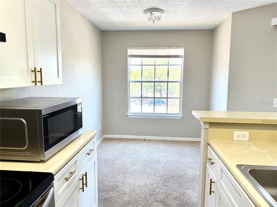 For Sale: $130,000 (1 beds, 1 baths, 673 Square Feet)