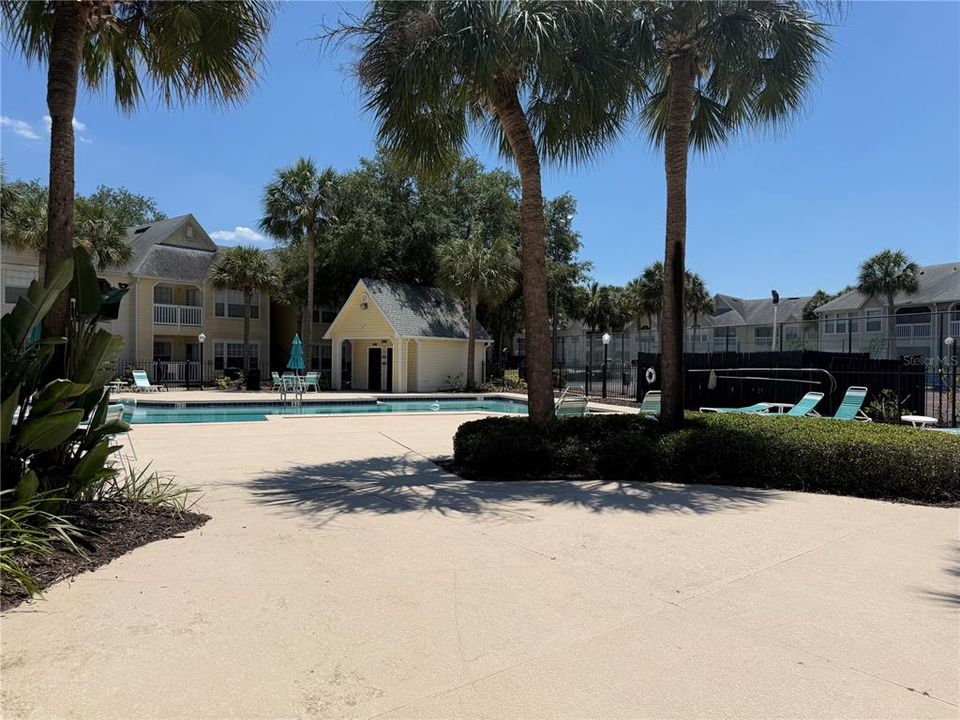For Sale: $130,000 (1 beds, 1 baths, 673 Square Feet)