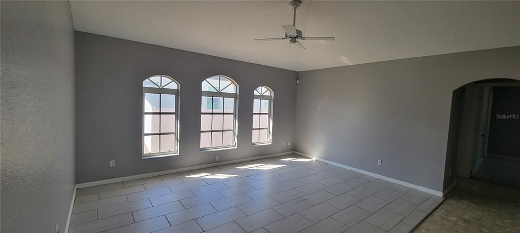En Venta: $345,000 (3 camas, 2 baños, 2036 Pies cuadrados)