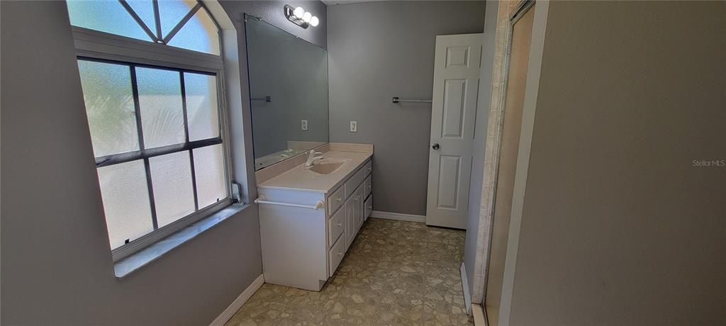 En Venta: $345,000 (3 camas, 2 baños, 2036 Pies cuadrados)