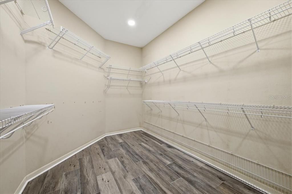 Activo con contrato: $699,000 (4 camas, 3 baños, 2888 Pies cuadrados)