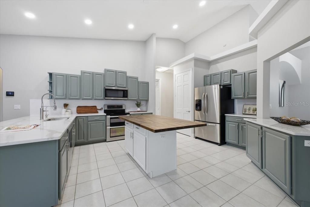 Activo con contrato: $699,000 (4 camas, 3 baños, 2888 Pies cuadrados)