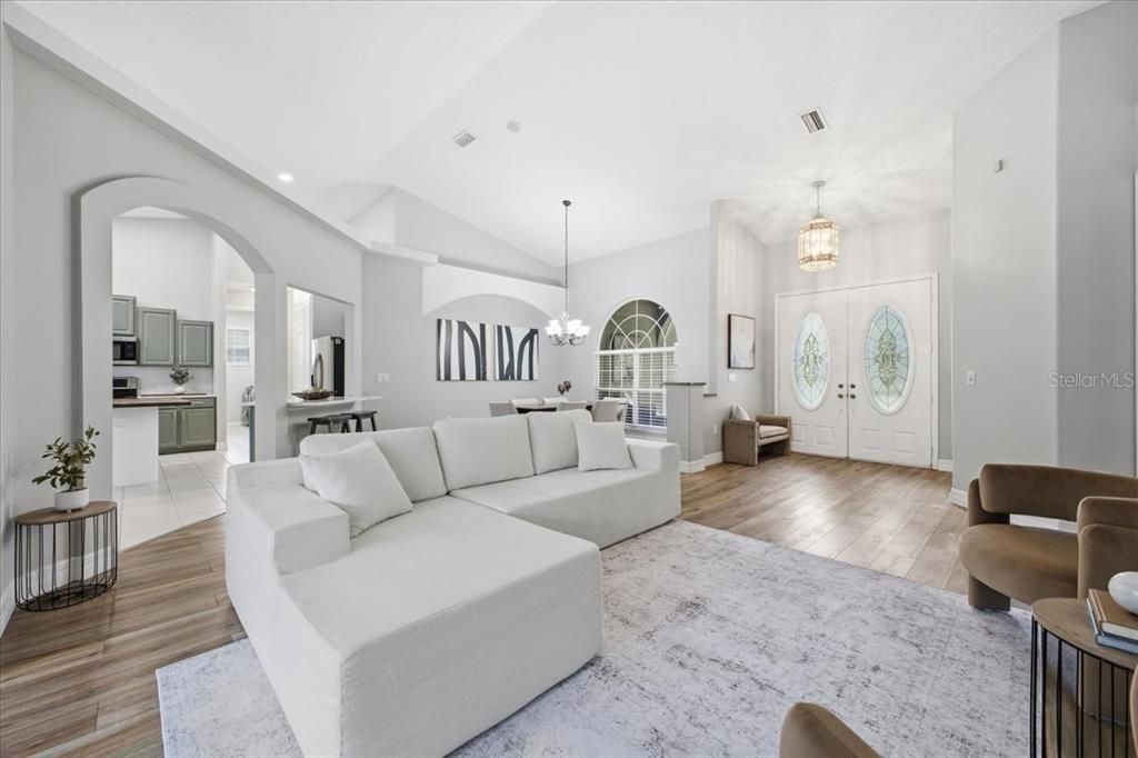Activo con contrato: $699,000 (4 camas, 3 baños, 2888 Pies cuadrados)