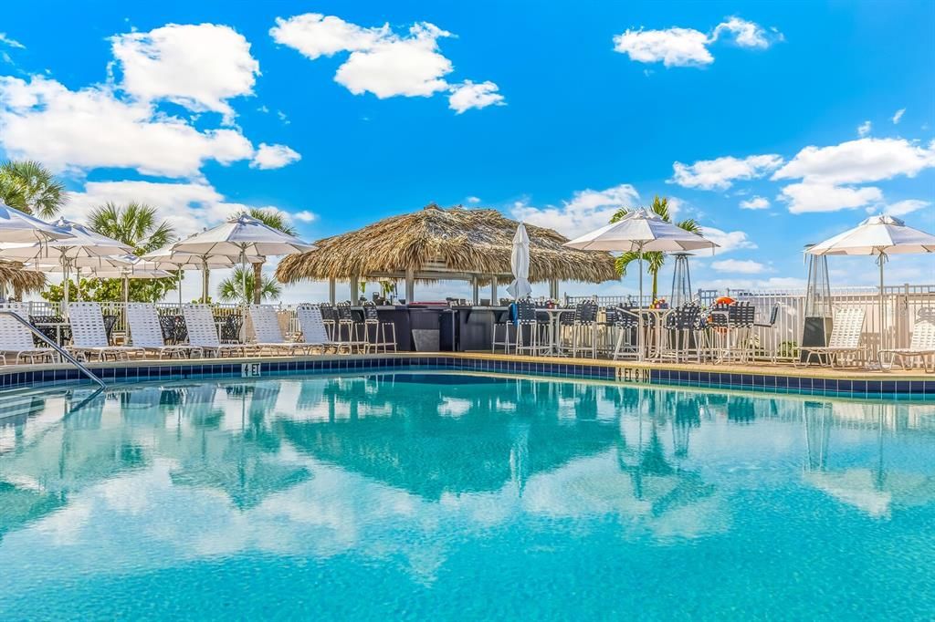 For Sale: $495,000 (1 beds, 1 baths, 686 Square Feet)