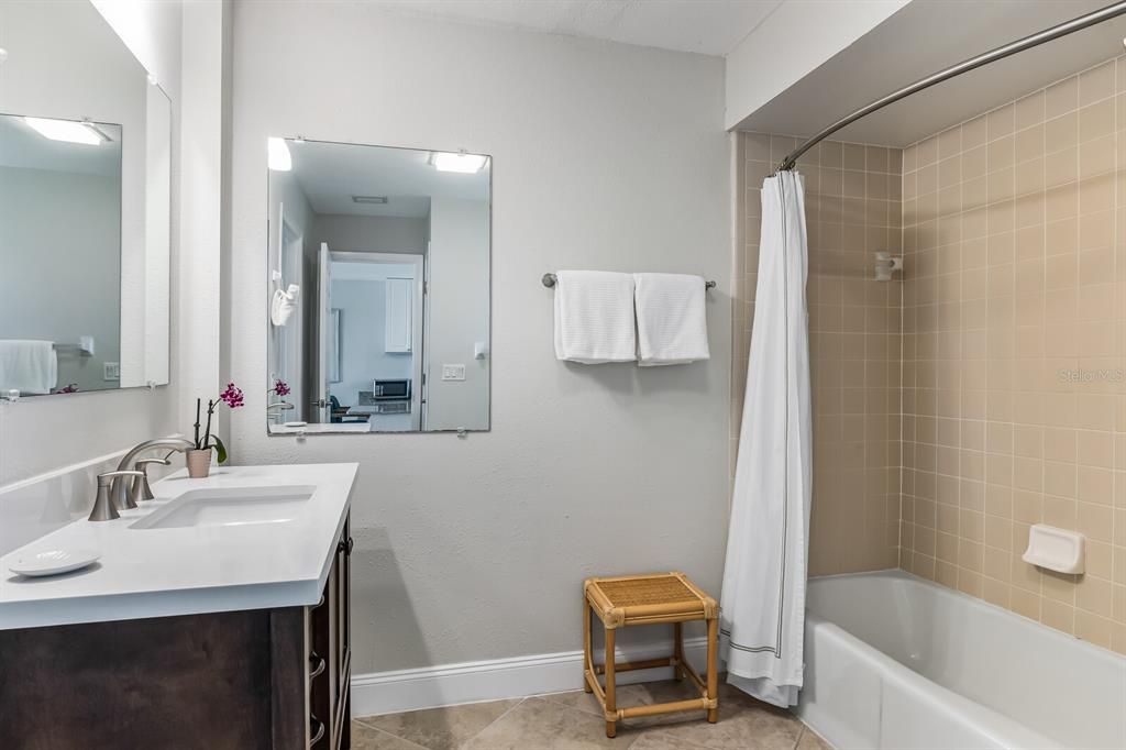 For Sale: $495,000 (1 beds, 1 baths, 686 Square Feet)