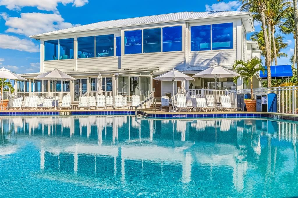 For Sale: $495,000 (1 beds, 1 baths, 686 Square Feet)