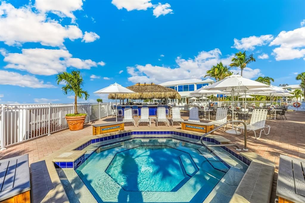 For Sale: $495,000 (1 beds, 1 baths, 686 Square Feet)
