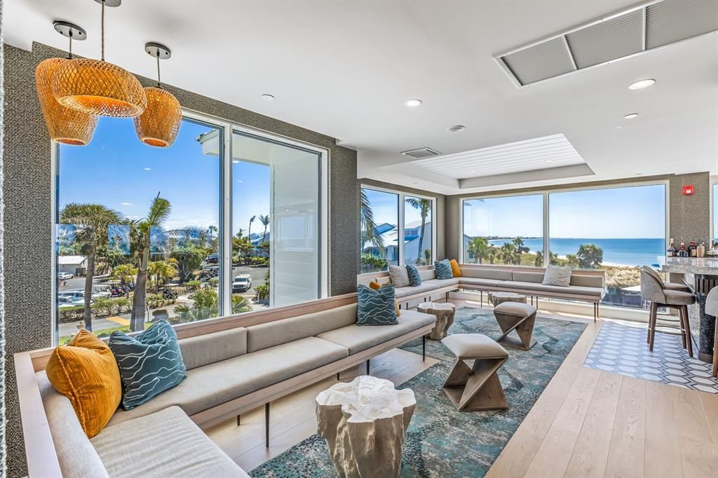 For Sale: $495,000 (1 beds, 1 baths, 686 Square Feet)