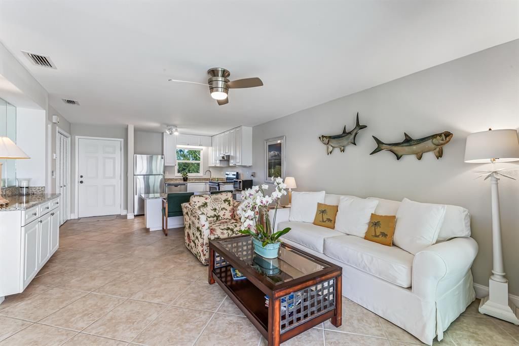For Sale: $495,000 (1 beds, 1 baths, 686 Square Feet)