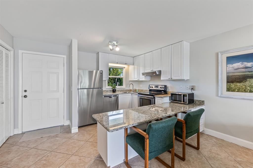 For Sale: $495,000 (1 beds, 1 baths, 686 Square Feet)
